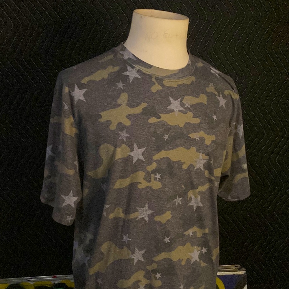 Camo and Stars Patriotic T-shirt XL